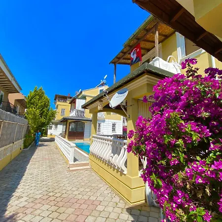 Fethiye'de Sahil Ve Sehirici Birarada... Fethiye